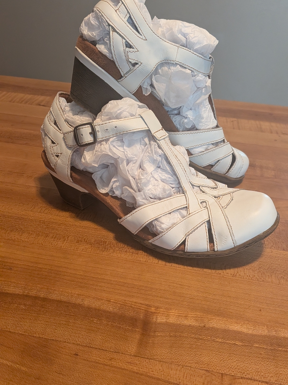 Rockport White Leather Cutout T-Strap Low Heel Sandals